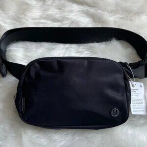 Lululemon Everywhere Belt Bag 1L New Black Crossbody bag